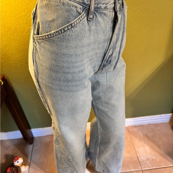 Frame Denim Light Wash Jeans - Picture 12 of 17